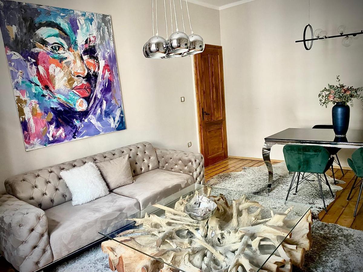 Center High Class 3 Bedroom Appartement *