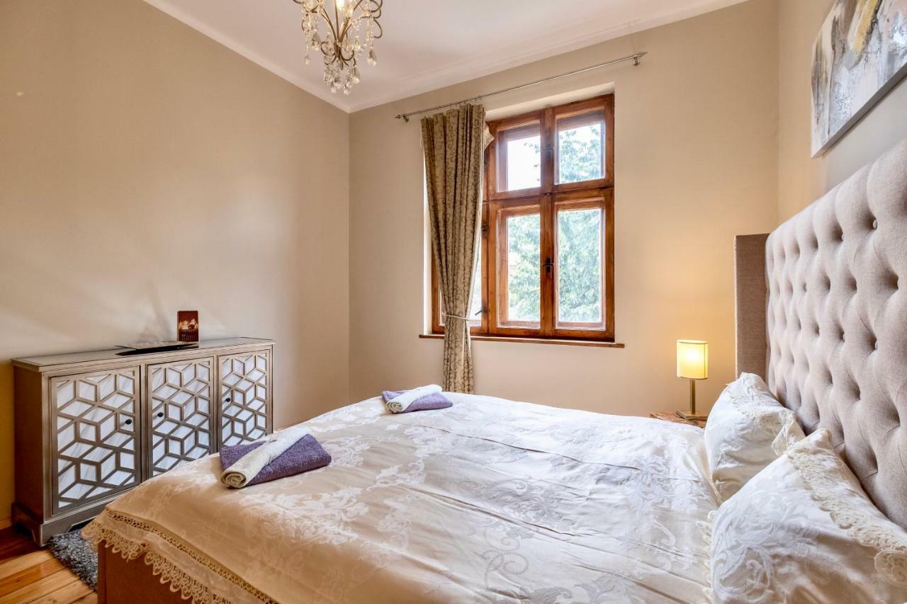 Center High Class 3 Bedroom Appartement